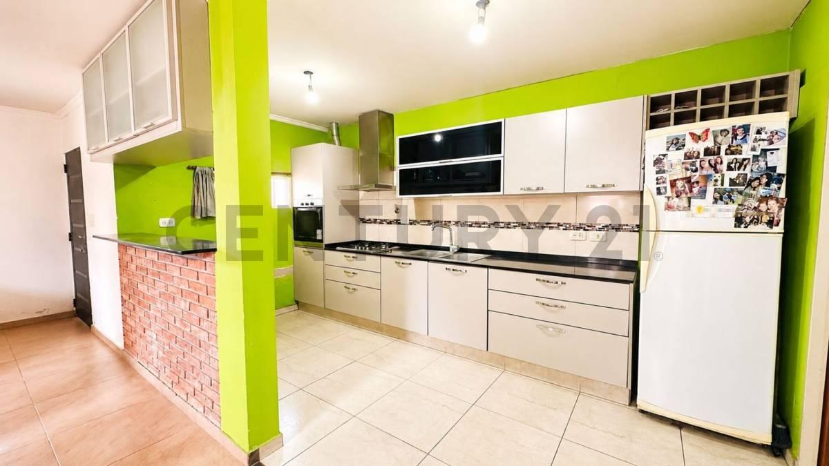 CASA EN VENTA 3 DORMITORIOS LOS HORNOS PARQUE Y GALERIA — foto 1