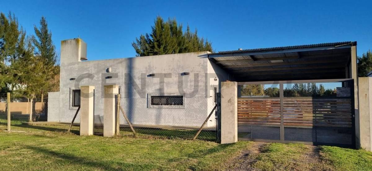 Moderna casa de 1 dorm con gran parque y parrilla sobre lote de 1.000 m² – Barrio El Rodeo, Etchever — foto 1