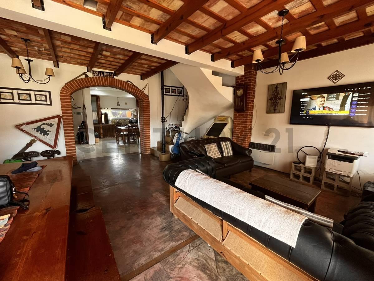 CASA VENTA GONNET 4 DORMITORIOS Y PILETA — foto 1