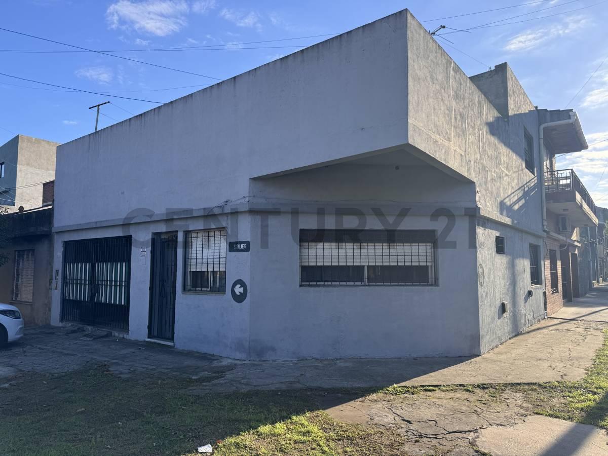 Casa venta sarandi 3 ambientes con garage y terraza — foto 1