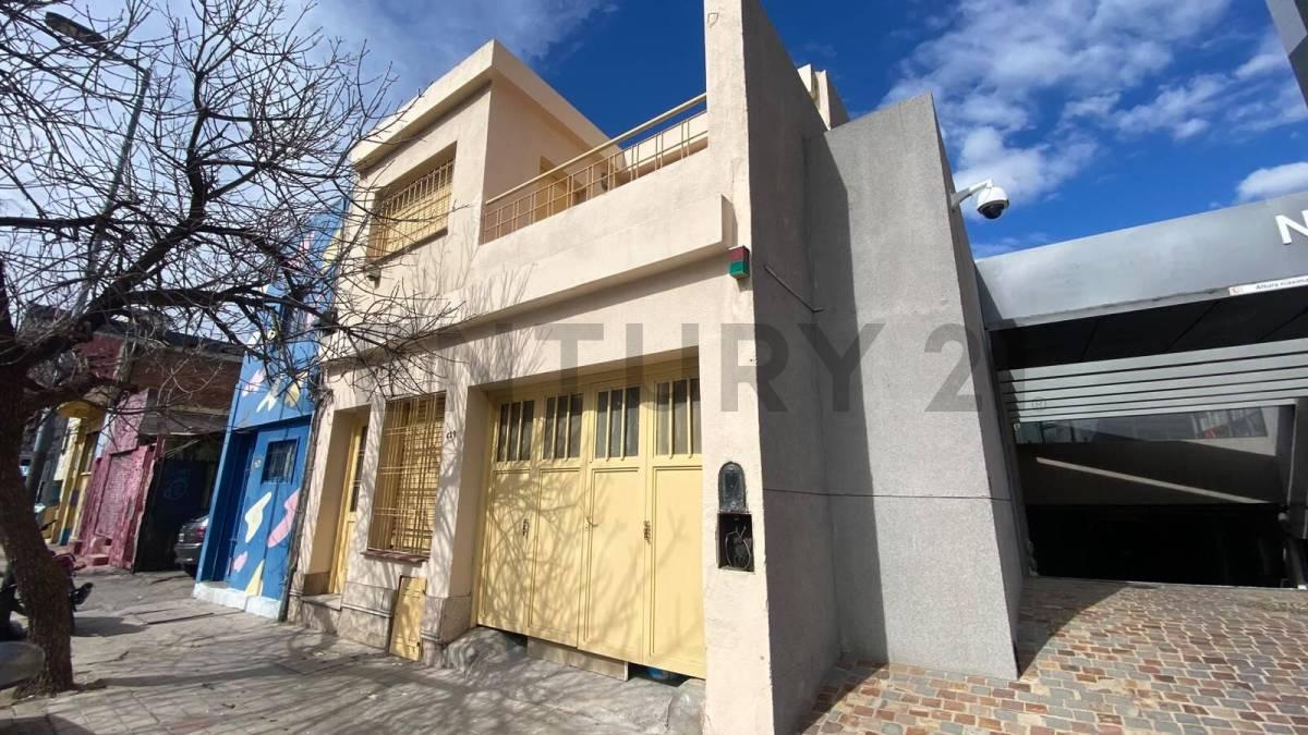 OPORTUNIDAD Propiedad de uso mixto con potencial comercial en Zona Centrica — foto 1