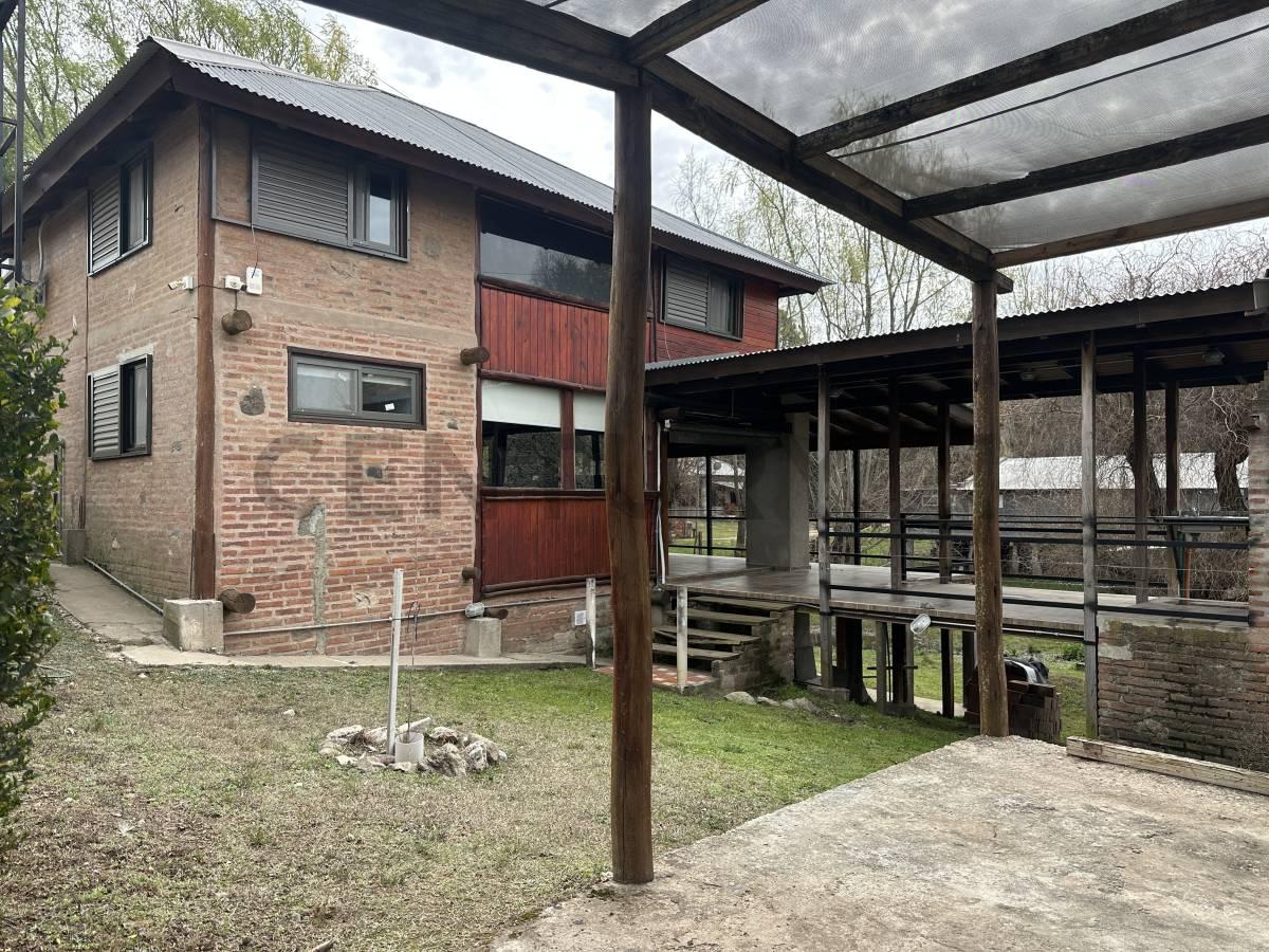 OPORTUNIDAD Casa de 287 m2 C/ Pintoresco Jardin en Los Reartes — foto 1