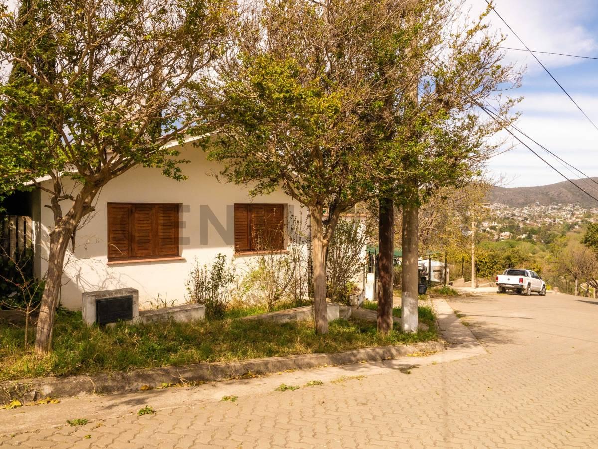 Casa 2 Dormitorios + Monoambiente | Amplio Terreno en Villa Carlos Paz. Excelente vista. — foto 1