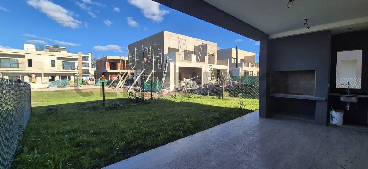 Casa 4 ambientes con jardín y parrilla en Pilar — foto 1