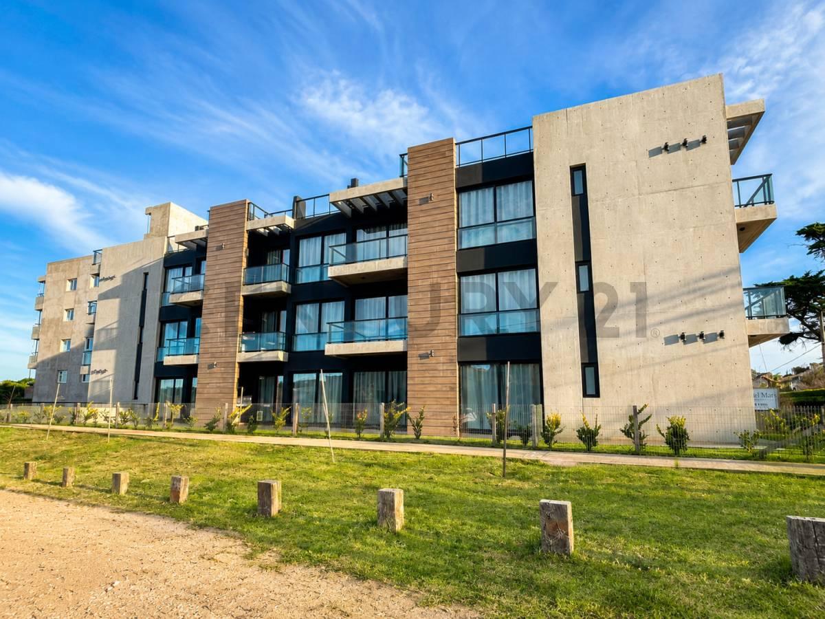 Venta departamento 2 ambientes Mar de Ostende Pinamar complejo Vista al Mar con cochera cubierta — foto 1