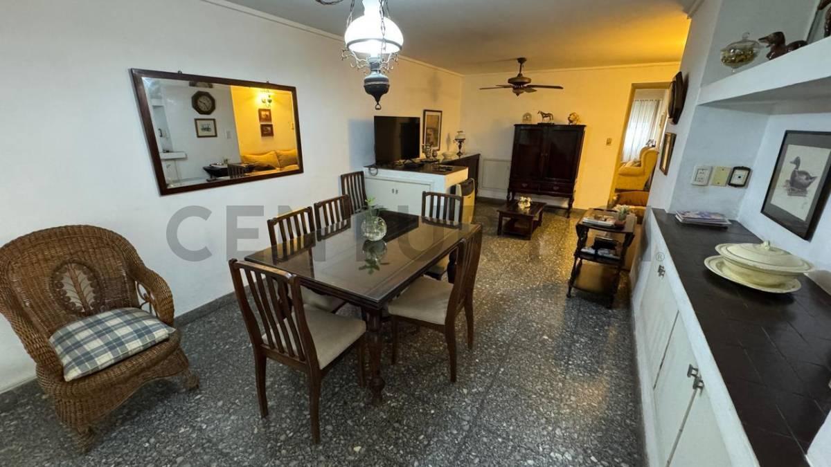 VENTA DE CASA SOBRE AV. 38, APTA BANCO, LA PLATA — foto 1