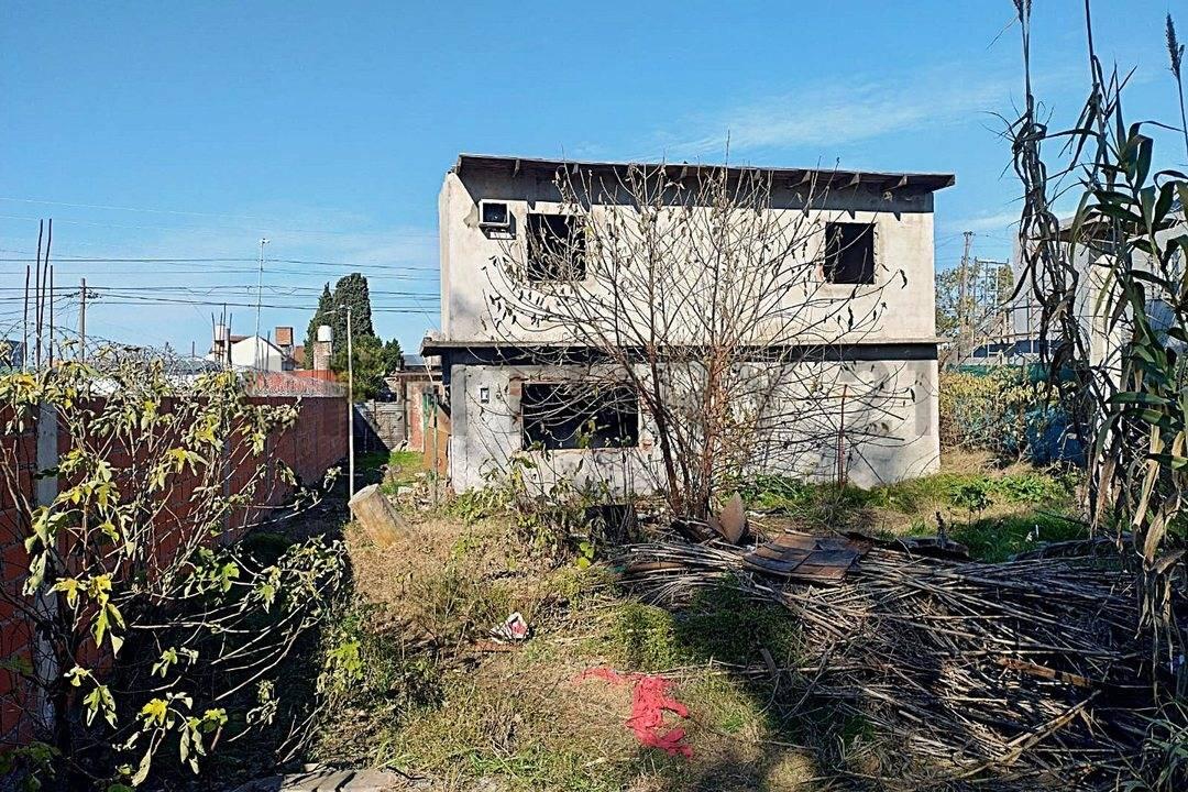 Venta Terreno Los Polvorines 667 m2 con edificación a reciclar — foto 1