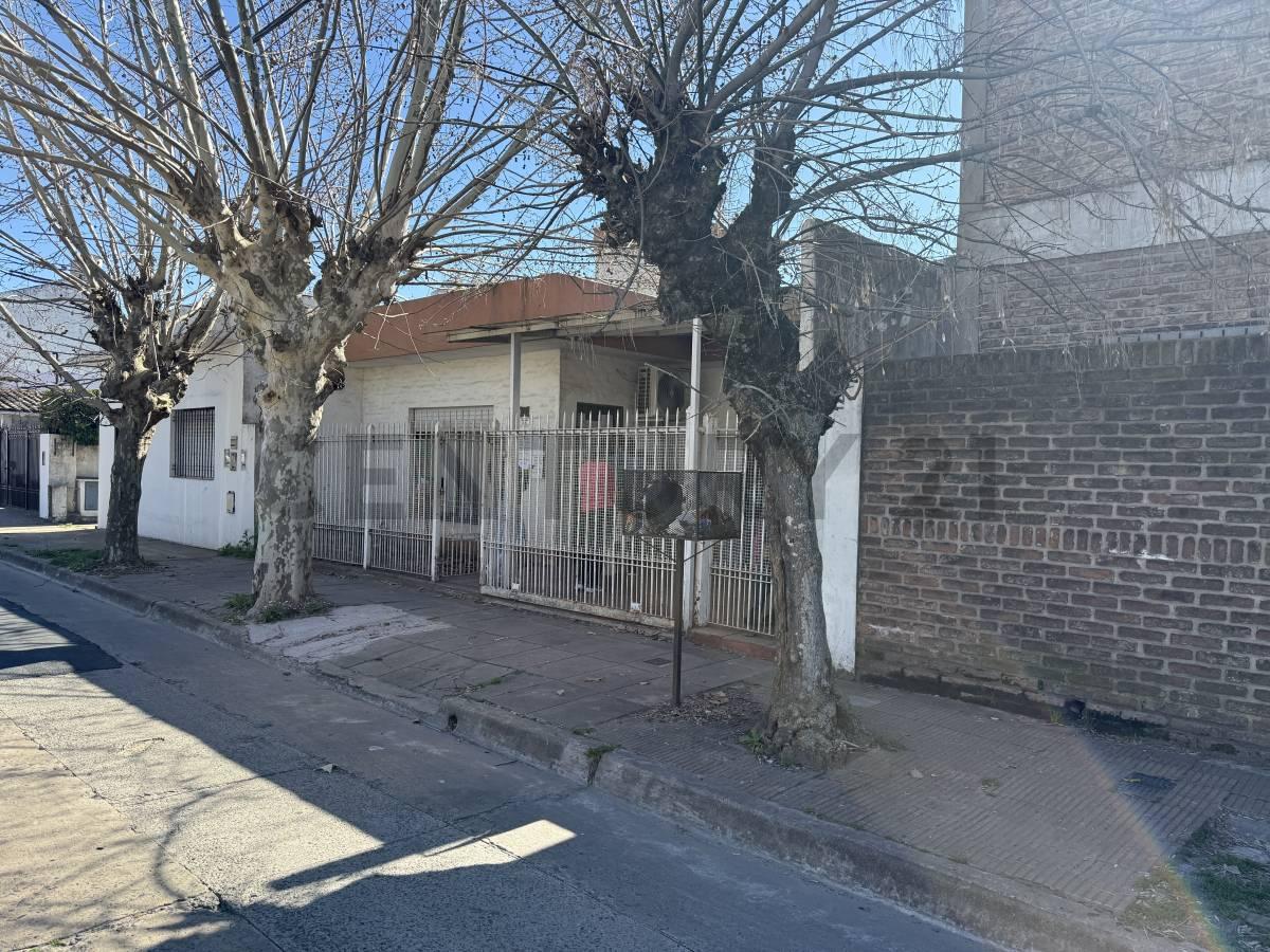 VENTA CASA a RECICLAR O IDEAL FLIPPING-TOMA PERMUTA MENOR VALOR — foto 1