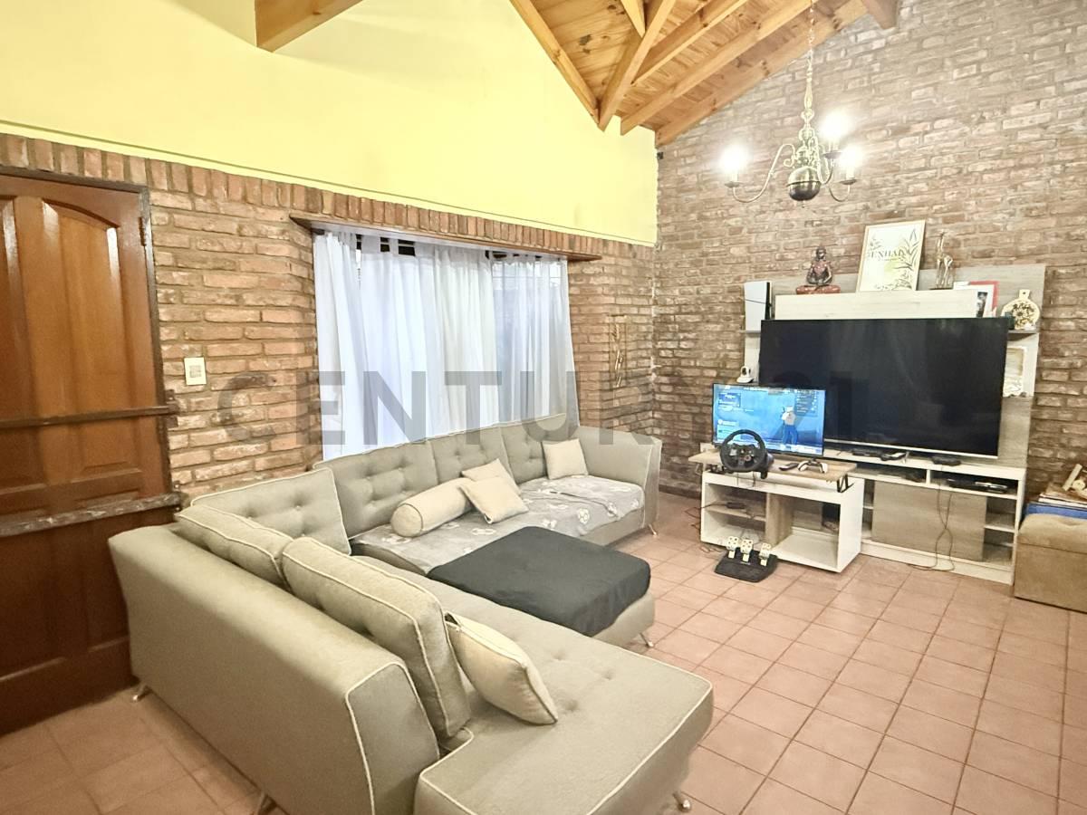 VENTA DE CASA 5 AMBIENTES - SAN MIGUEL - PERMUTA MENOR VALOR-APTO CRÉDITO HIPOTECARIO — foto 1
