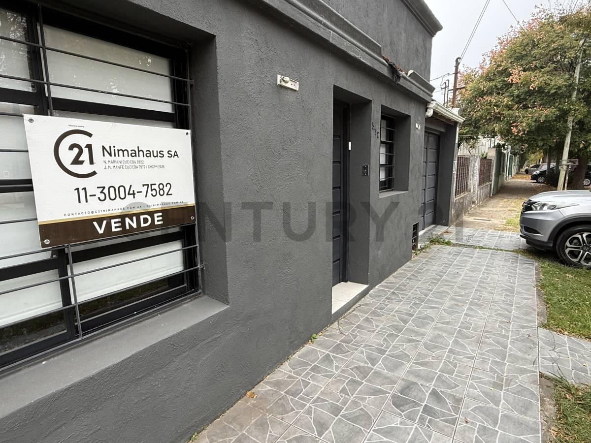 VENTA DE CASA MODERNA 4 AMBIENTES CON PATIO Y GARAJE -DESOCUPADA- — foto 1