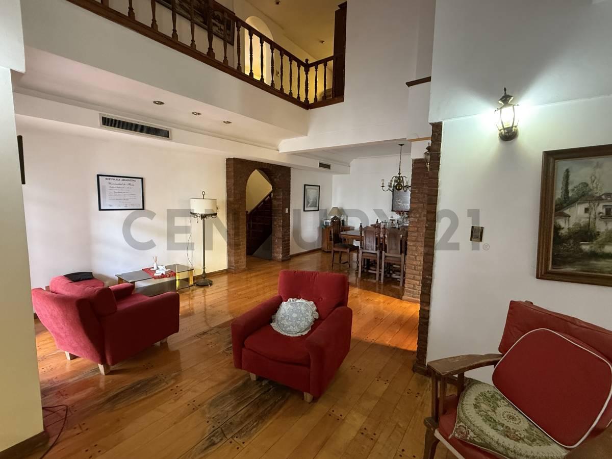 VENTA CASA 6 AMBIENTES EN SAN MIGUEL – LOTE 720 m² – toma permuta – IDEAL DESARROLLO-APTA CREDITO- — foto 1