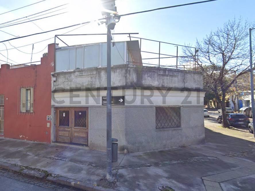 CASA DE 5 AMB. COCHERA/TERRAZA-PERMITE EDIFICAR HASTA 3 PISOS!!! — foto 1
