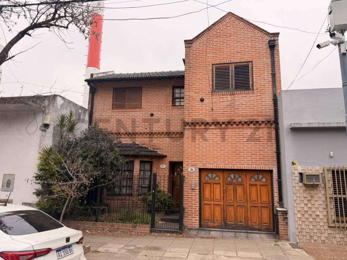 VENTA | Casa en 2 plantas con Garage para 2 Autos, Fondo Parquizado– VILLA LURO — foto 1