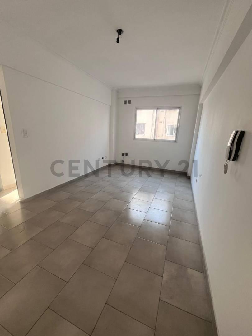 ALQUILER DEPARTAMENTO DOS AMBIENTES CON COCHERA EN RAMOS MEJIA — foto 1