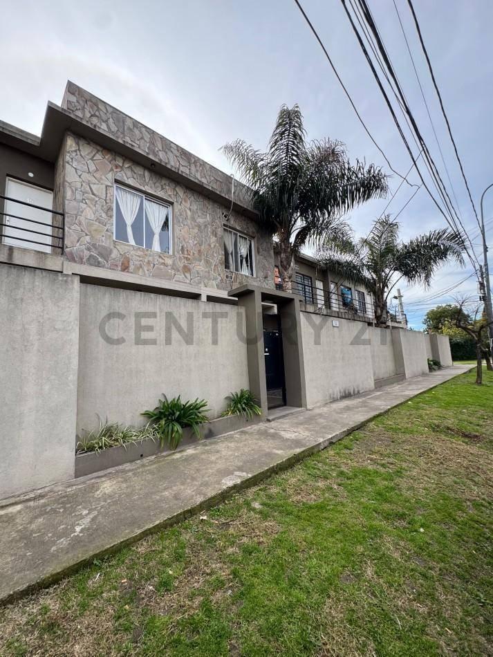 VENTA DEPARTAMENTO 2 AMBIENTES CON PATIO Y COCHERA EN EIVISSA HOUSE, SAN MIGUEL — foto 1