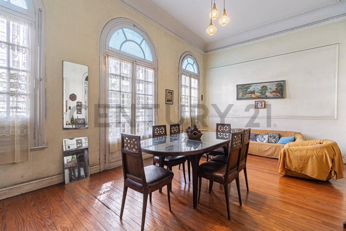 PH de Estilo con Techos Altos y Gran Terraza Propia - El Corazón de Villa Luro — foto 1