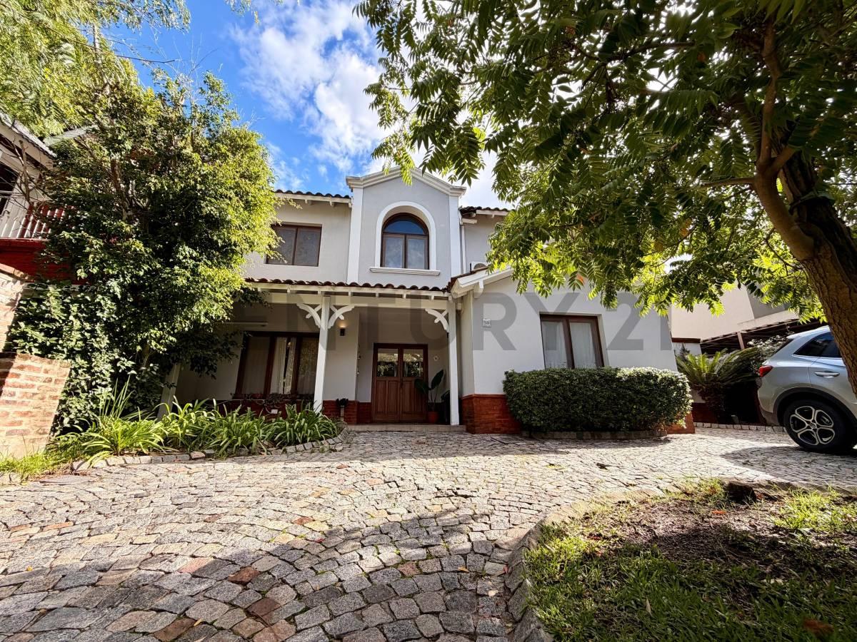 Venta Casa 4 amb B° Cerrado La Chacra — foto 1