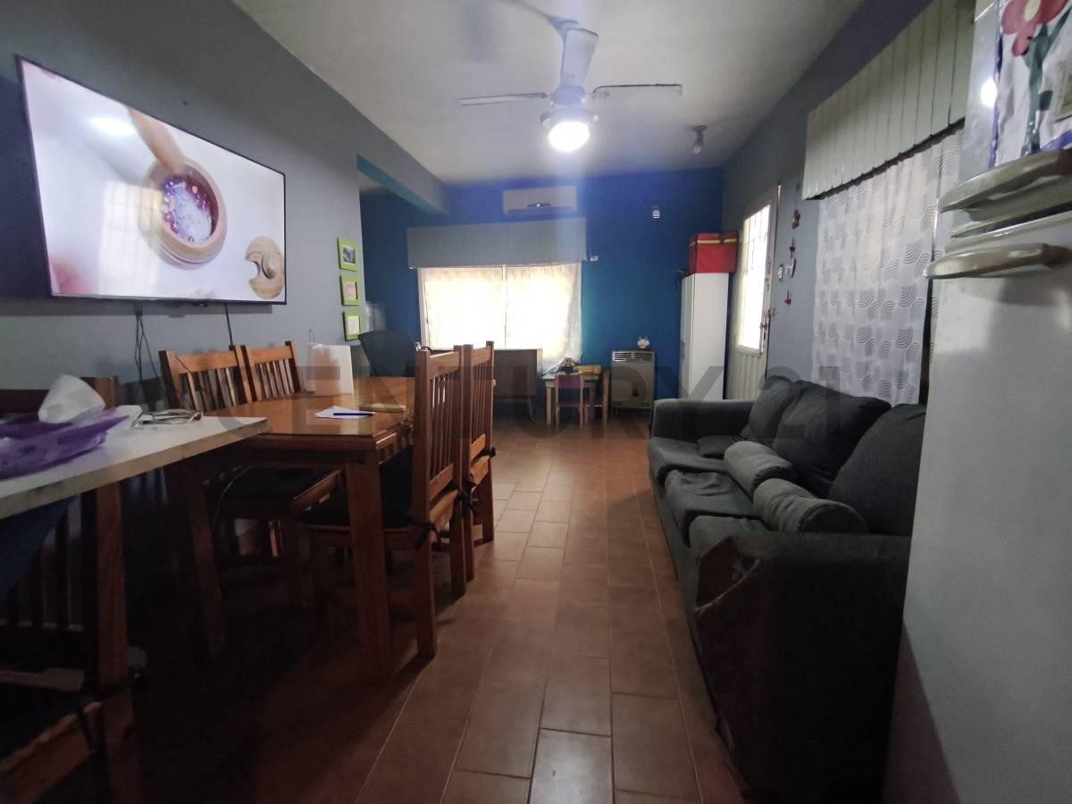Venta casa 4 ambientes en José León Suarez con jardín — foto 1