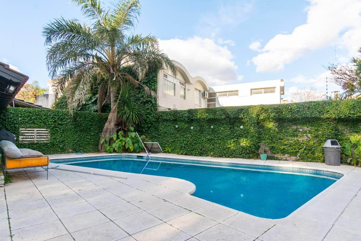 VENTA CASA 7 AMBIENTES COCHERA Y PISCINA EN ACASSUSO/APTO CREDITO — foto 1
