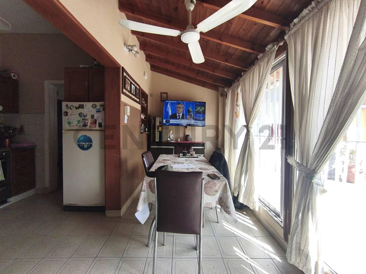 Casa 4 ambientes en venta en Remedios de Escalada con Quincho y gran patio — foto 1