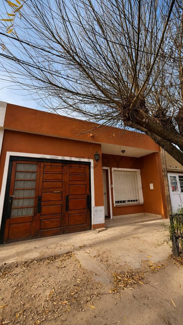 Casa en venta con cochera y patio | Derqui 518, Venado Tuerto — foto 1