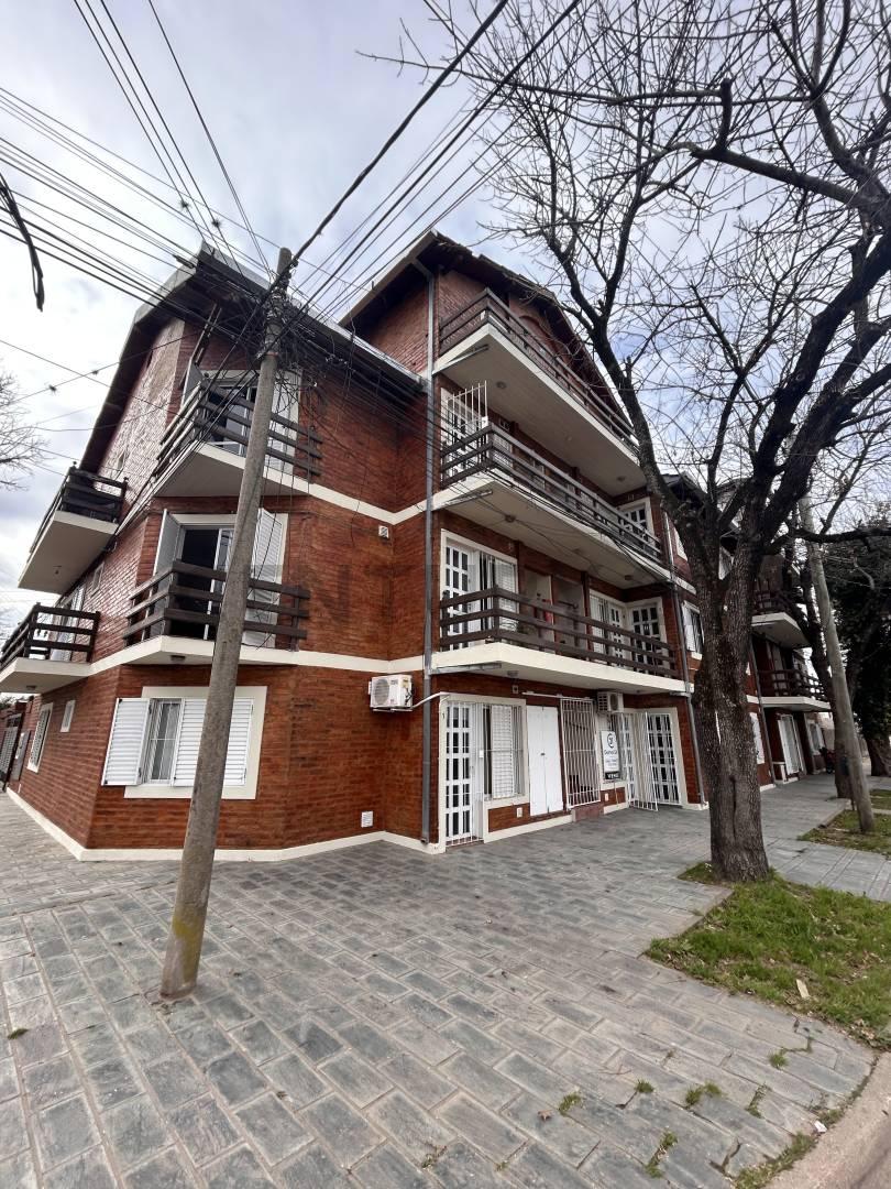 EN VENTA | DEPARTAMENTO CENTRICO CON COCHERA — foto 1