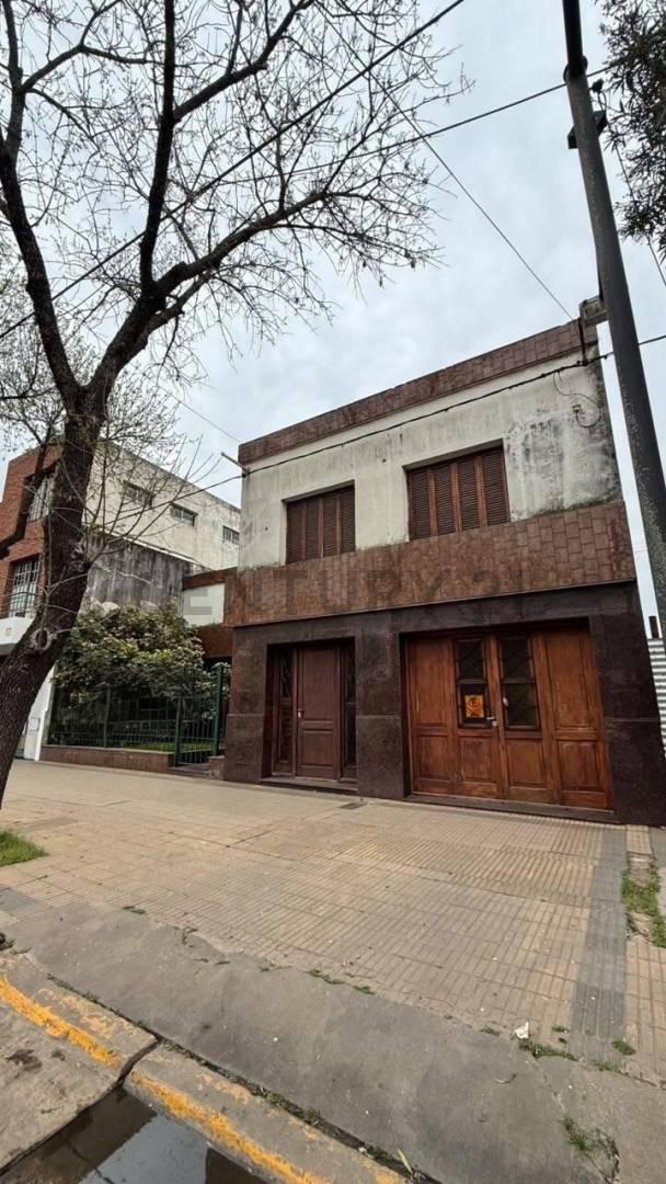 CASONA CLASICA EN INMEJORABLE UBICACION CENTRICA - GRAN POTENCIAL PARA RECICLAR — foto 1