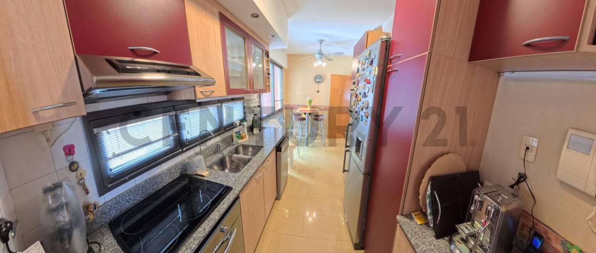 VENTA - Departamento de 4 Ambientes con Dormitorio en Suite, Balcón y Cochera Fija — Bulevar Mendoza — foto 1