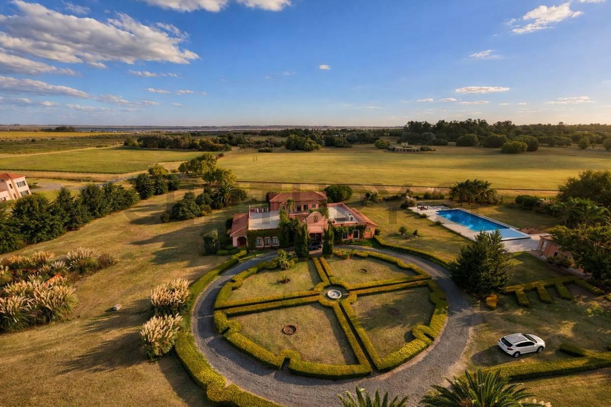 CASA DE CAMPO A LA VENTA EN SANTA MARIA DE LOBOS POLO CLUB — foto 1