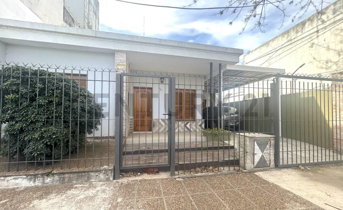 Casa de 3 Dormitorios a solo 4 cuadras del centro. VENADO TUERTO — foto 1