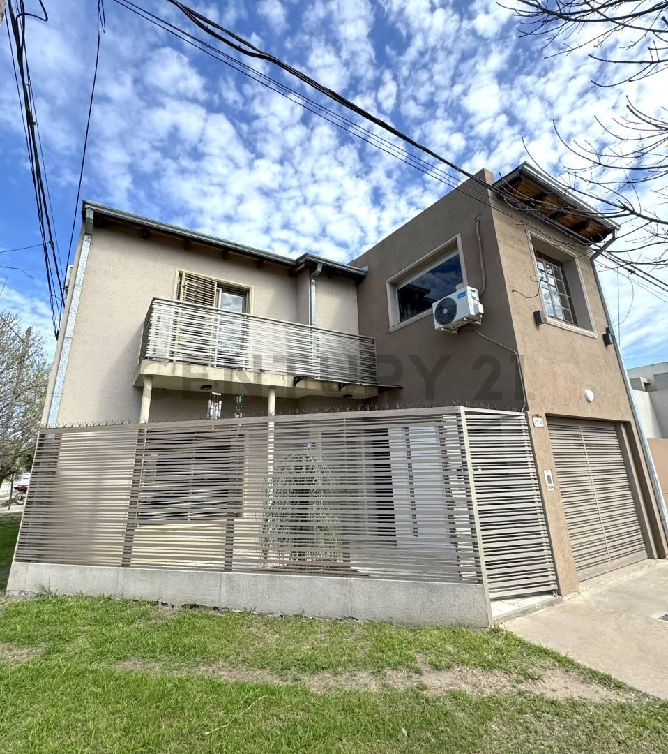 Casa en esquina de dos plantas – VENADO TUERTO — foto 1