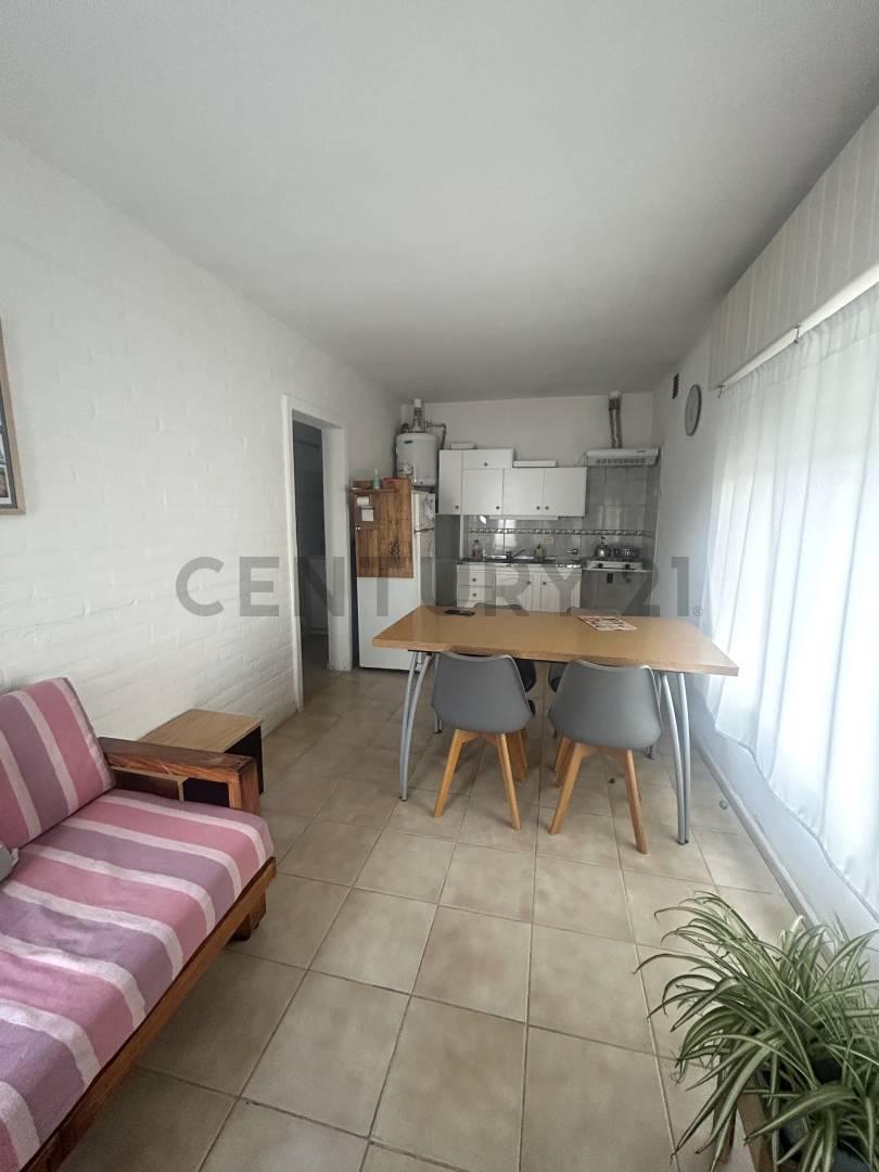 OPORTUNIDAD DE INVERSIÓN 2 DEPARTAMENTOS + 1 A TERMINAR Sobre amplio terreno. VENADO TUERTO — foto 1