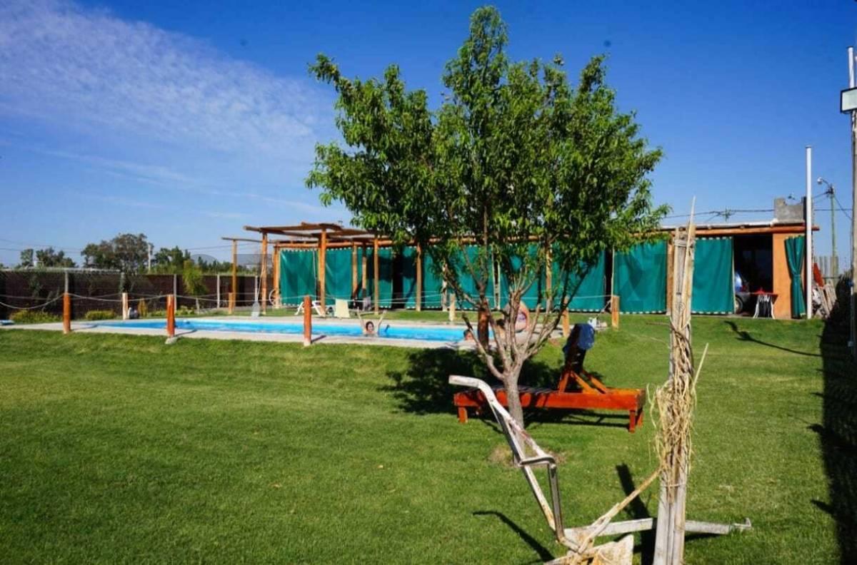 Propiedad Funcional con Quincho, Galería y Amplio Parque — foto 1