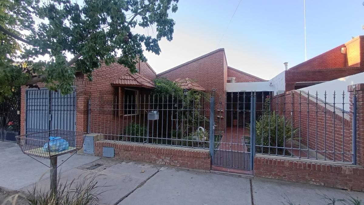 Venta Casa en Barrio Natania XVI - 3 dormitorios - Calle Cabaña y Talcahuano — foto 1
