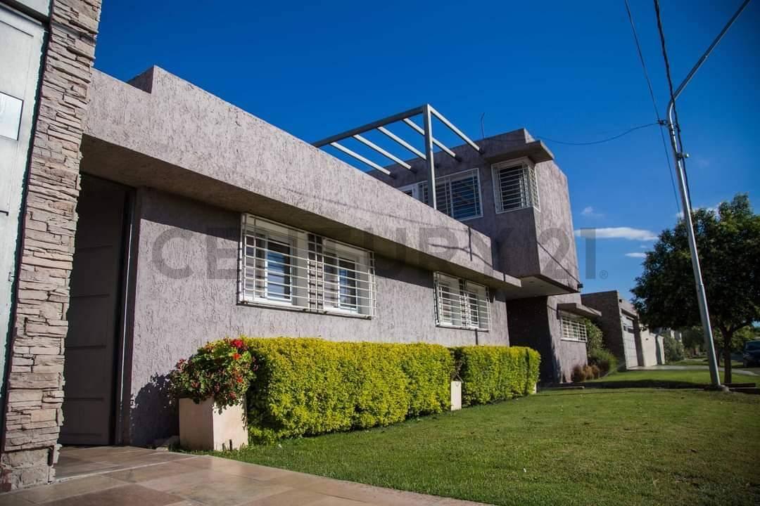 Casa en Barrio Cerrado - Santa Lucía — foto 1