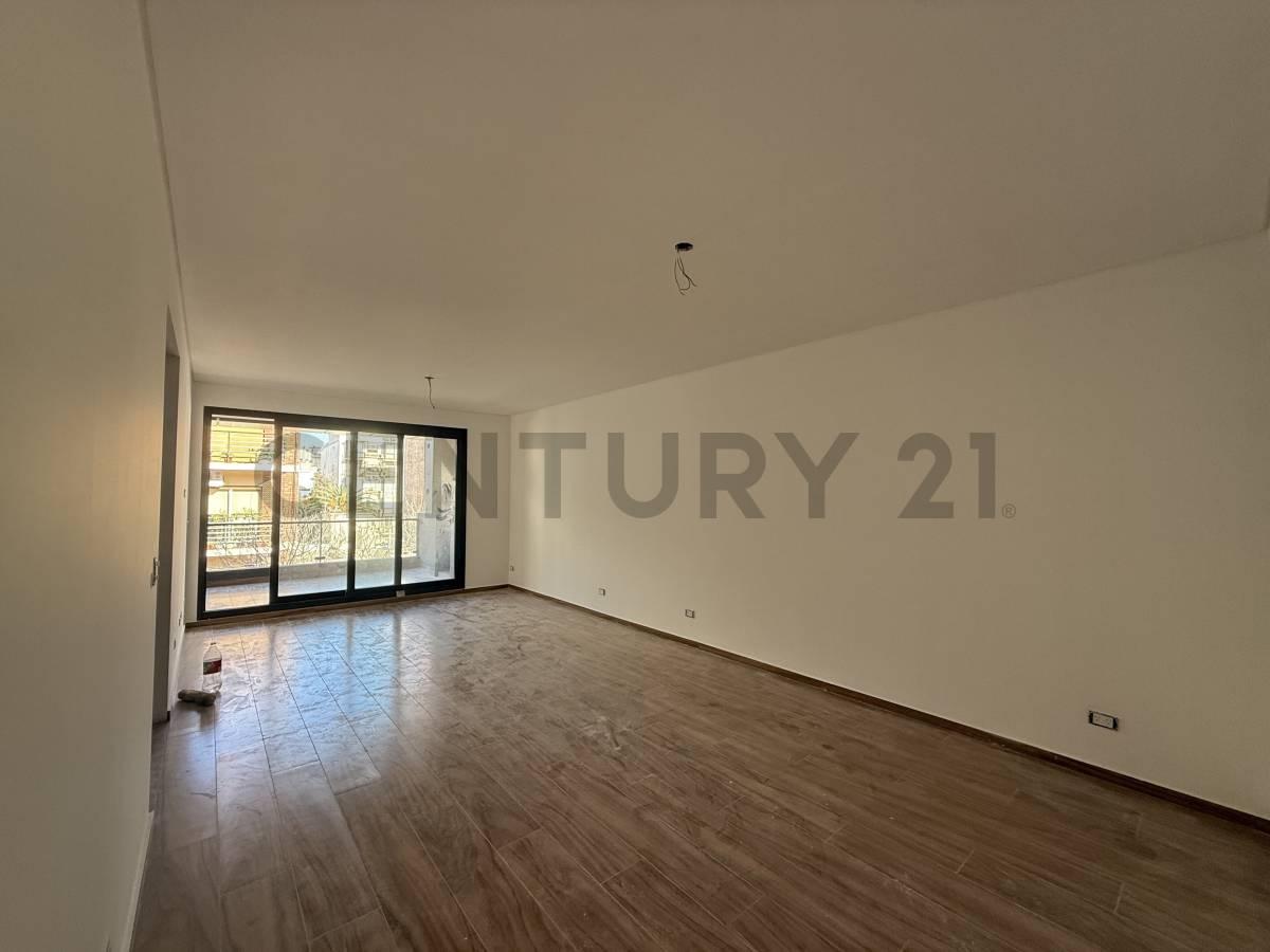 VENTA 4 AMBIENTES CON DEPENDENCIA EN FLORES A ESTRENAR — foto 1