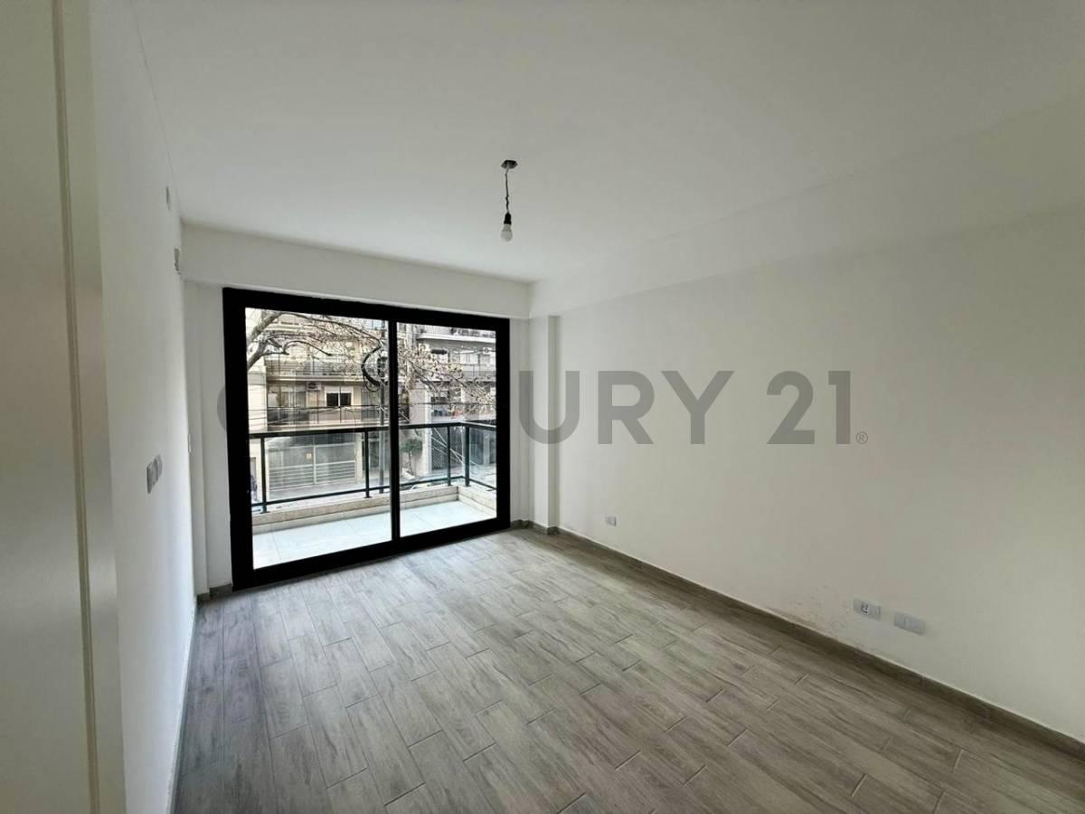 VENTA DEPARTAMENTO 4 AMBIENTES CON COCHERA, PATIO, BALCÓN Y AMENITIES EN FLORES — foto 1