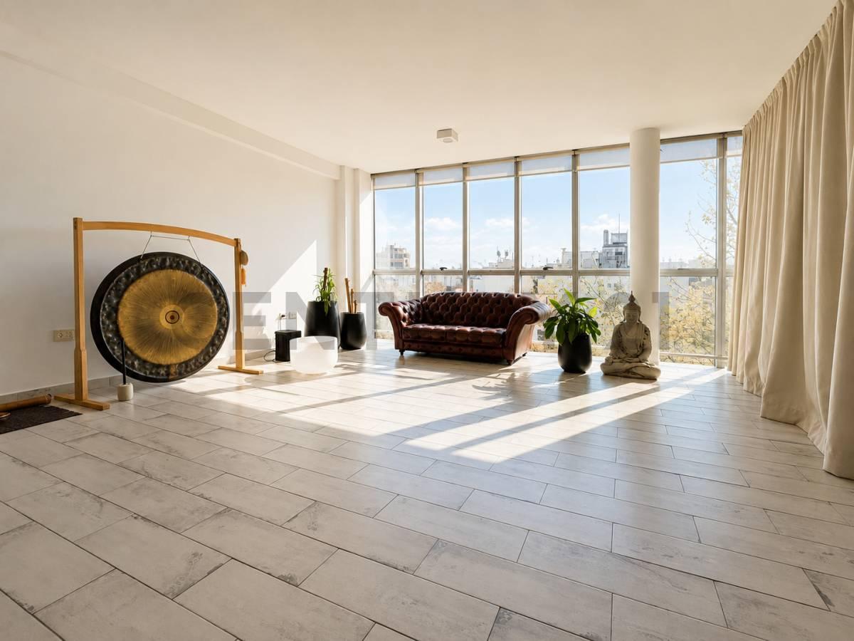 VENTA EXCELENTE OFICINA EN PALERMO HOLLYWOOD SEMIPISO AMPLIA Y LUMINOSA OPORTUNIDAD — foto 1