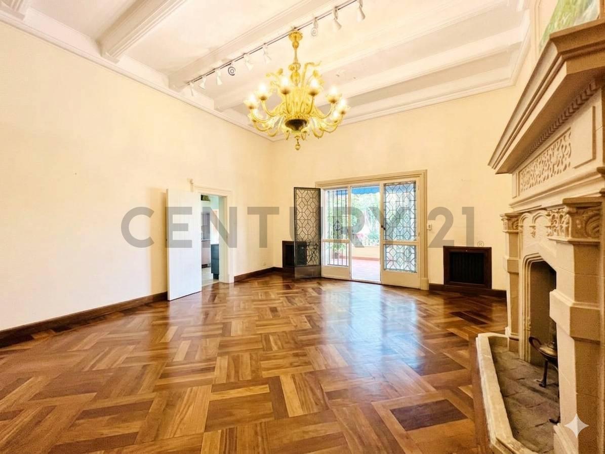 Venta Casa 10 Ambientes en Belgrano con garaje pileta y patio PLANT BAJA Y DOS PISOS /ACEPTA PERMUTA — foto 1