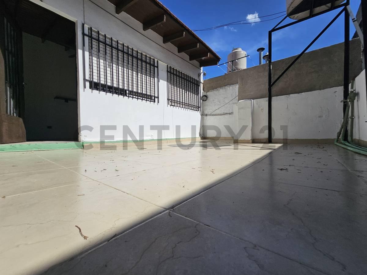 Venta PH multifamiliar 5 ambientes c/terraza y patio, en Mataderos — foto 1
