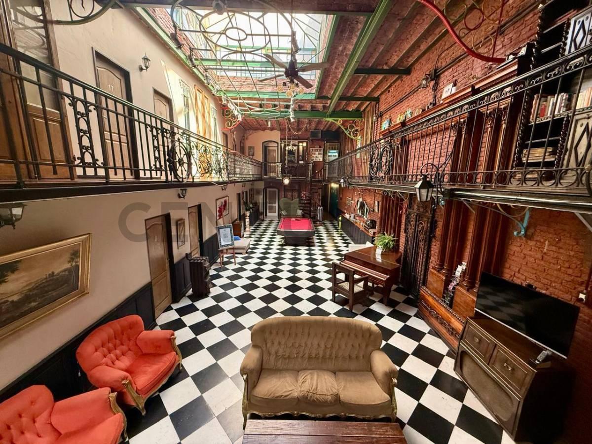 Venta de hotel ambientado y decorado de época, en Monserrat — foto 1
