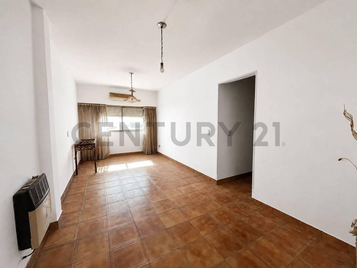 VENTA DEPARTAMENTO 4 AMBIENTES CON COCHERA APTO CREDITO EN LANUS OESTE — foto 1