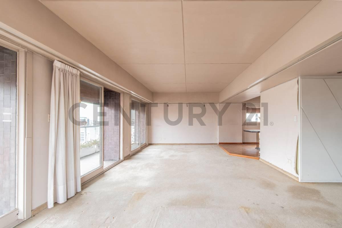 Departamento en venta de 6 ambientes con 2 cocheras y seguridad 24 hs en Belgrano. — foto 1