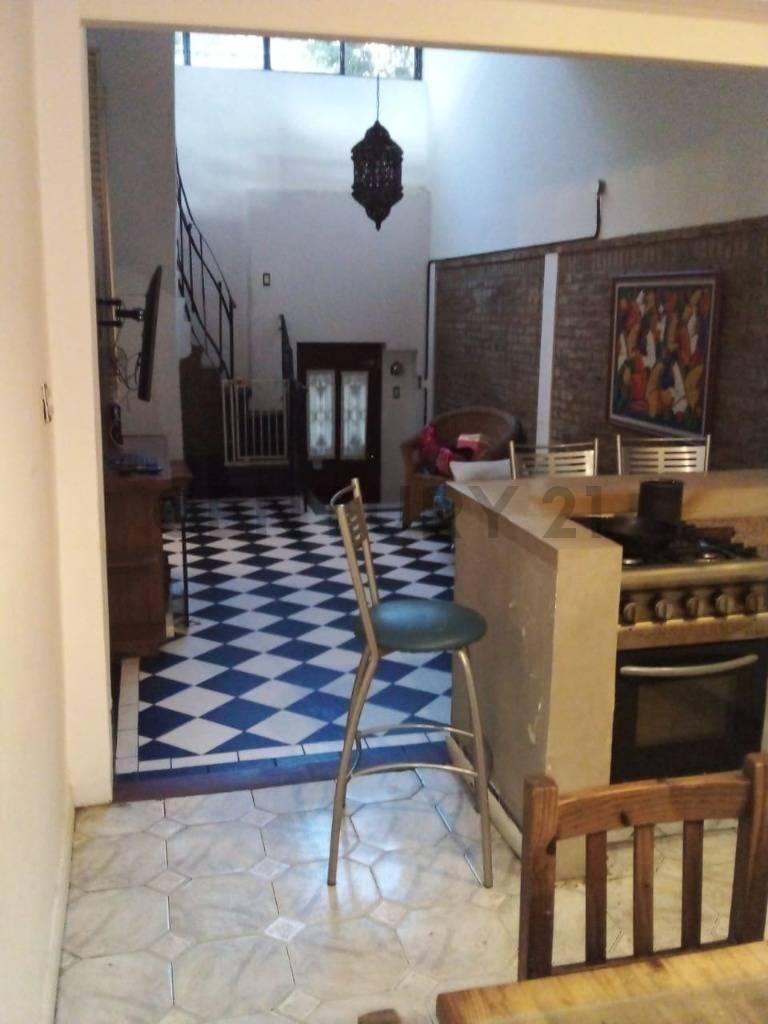 VENTA CASA 5 AMBIENTES EN PARQUE CHACABUCO - PATIO Y TERRAZA — foto 1