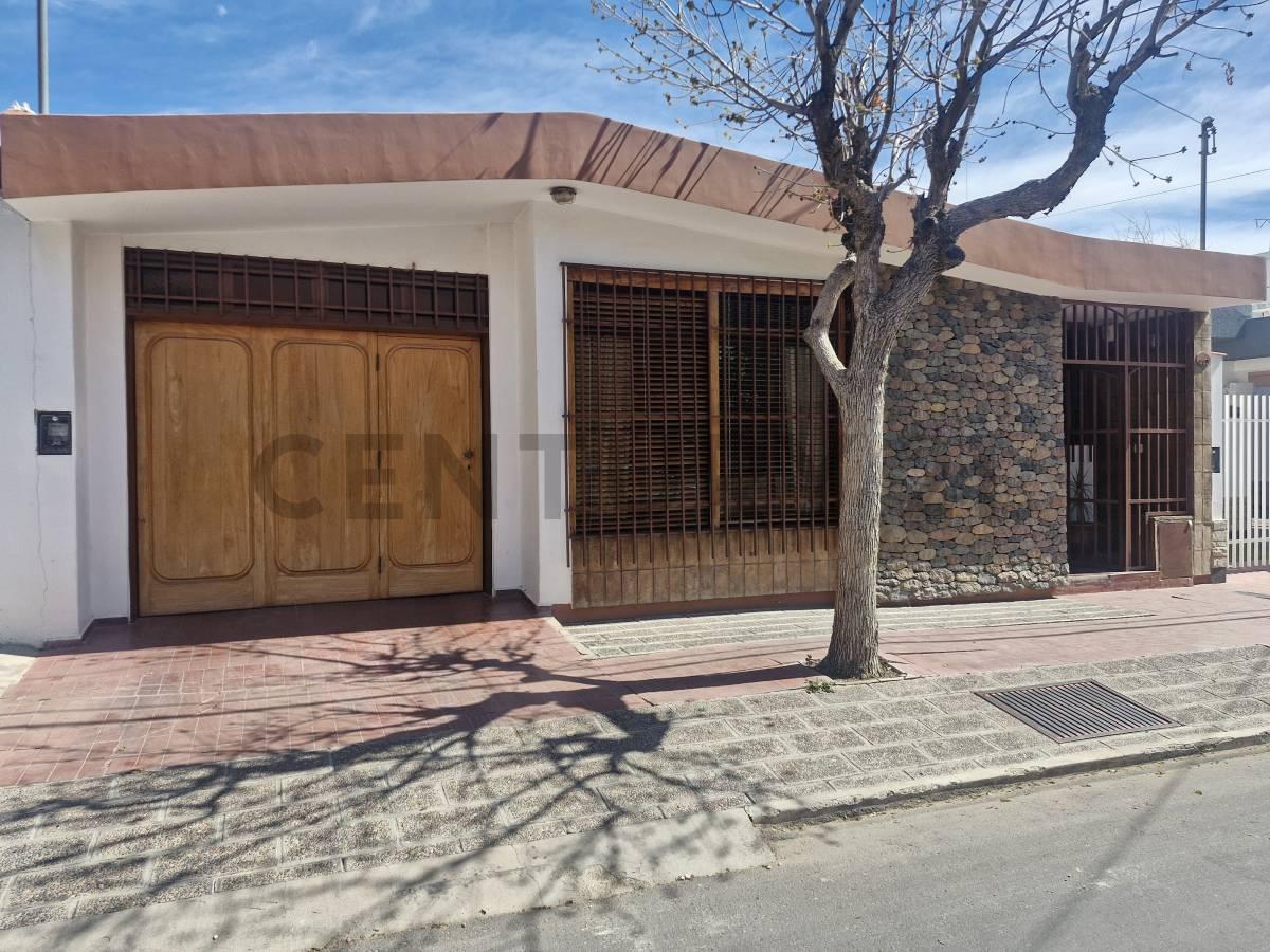 CASA EN VENTA C/PILETA VILLANUEVA — foto 1