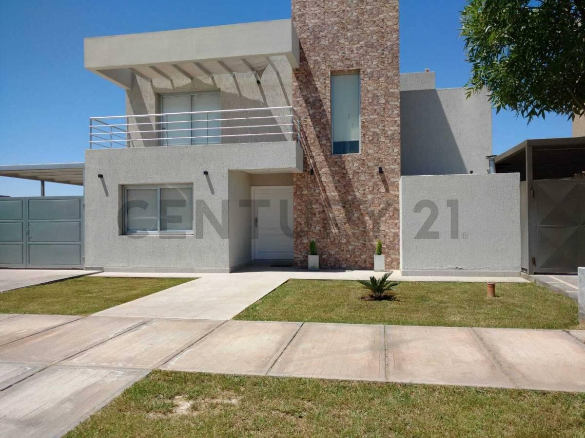 EXCEPCIONAL CASA EN BARRIO LA BASTILLA. APTA CRÉDITO! EN BOULEVARD PRINCIPAL! ID: 360018 — foto 1