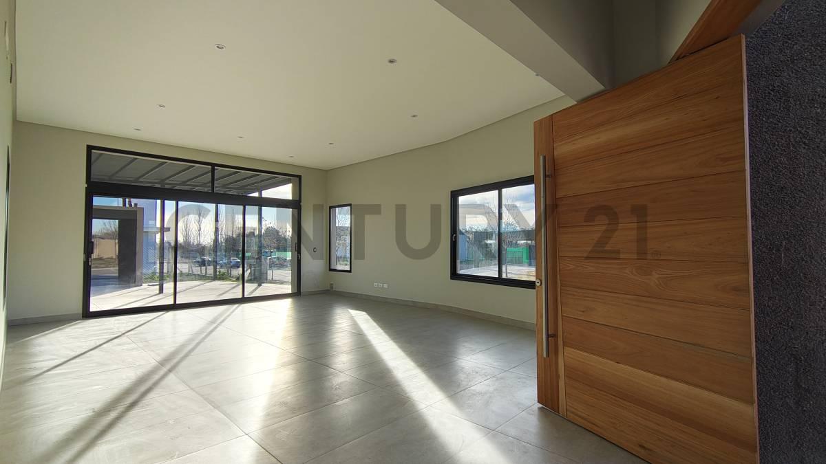 Casa de categoría en venta-Barrio La Luisa-Lujan de cuyo — foto 1