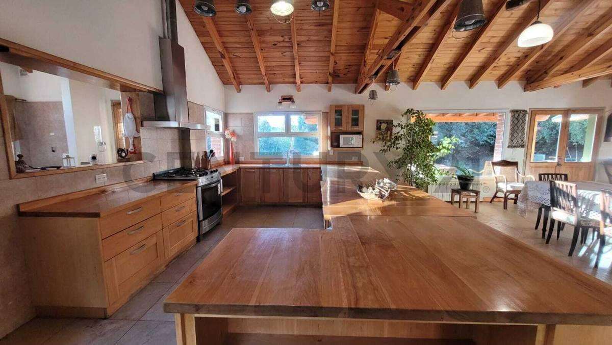 VENTA Exclusiva Casa en San Martín de los Andes | 3 Hectáreas, Piscina Climatizada y Vistas Abiertas — foto 1