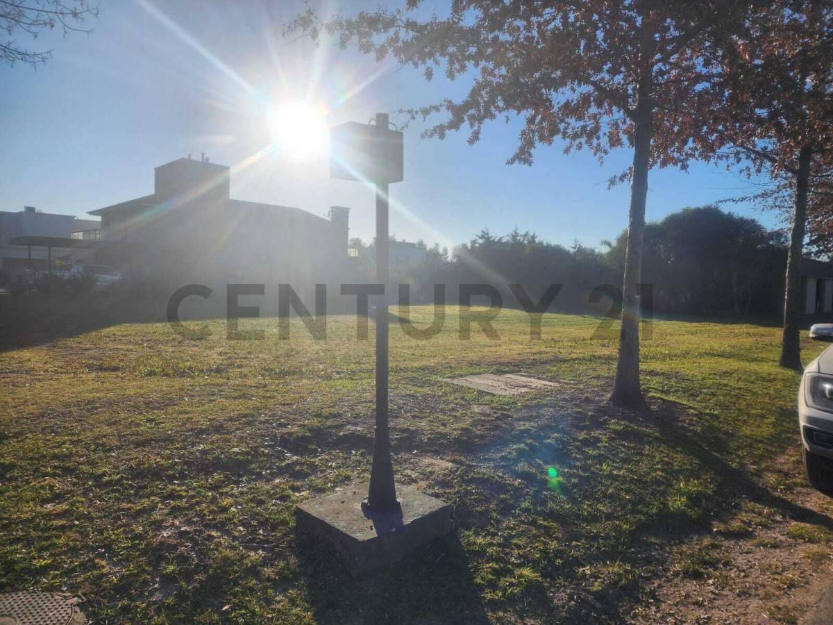 LOTE EN VENTA –BARRIO CERRADO LA CESARINA (General Rodríguez) – 900 m² — foto 1