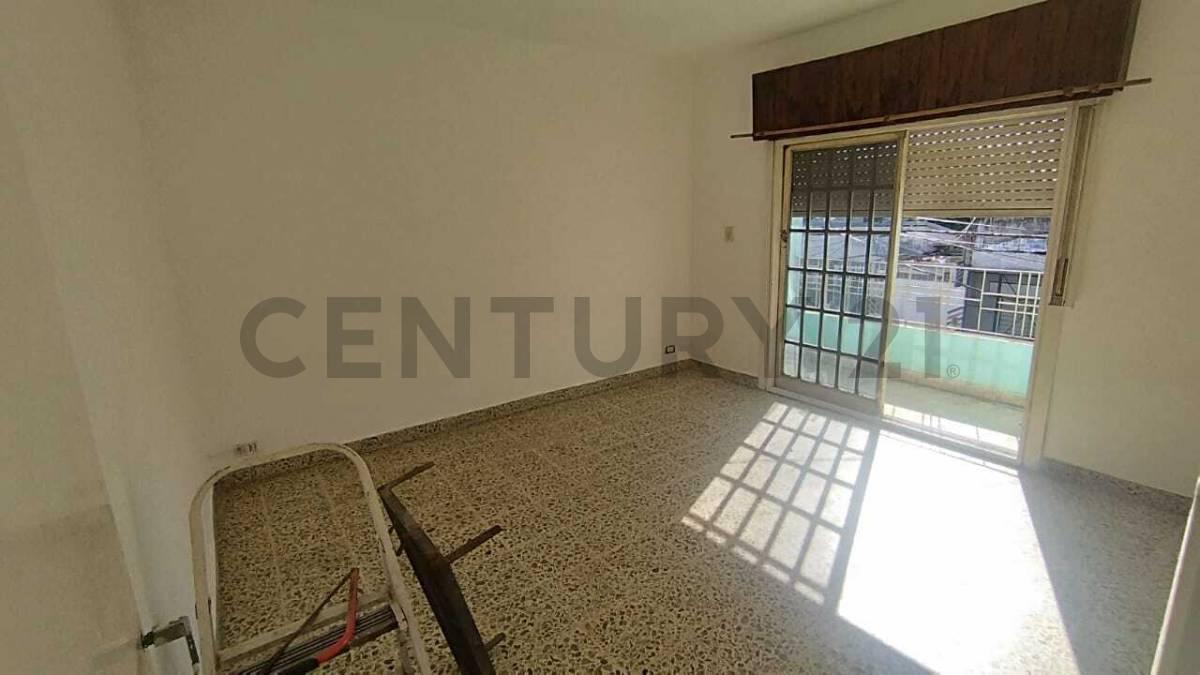 VENTA O PERMUTA PH 3 AMBIENTES CON PATIO Y TERRAZA PROPIA — foto 1